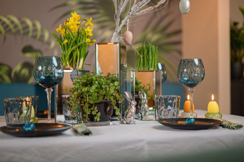 
Liene Zemīte iesaka, kā 3 dažādos stilos uzklāt Lieldienu galdu.
