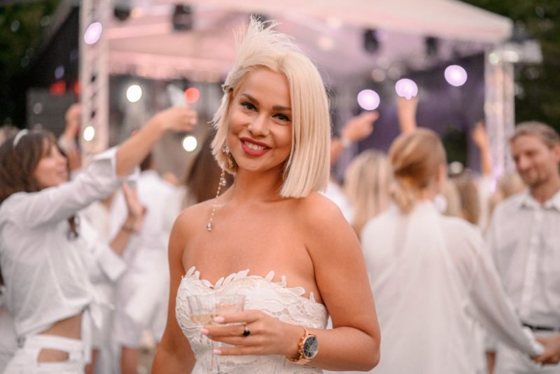 
Arhīva foto. Samanta Tīna piedalās “Baltajā piknikā” Grīziņkalnā.
