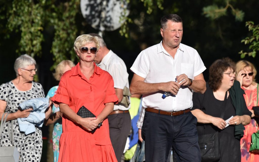 
Koncertu apmeklēja arī bijušais Latvijas prezidents Raimonds Vējonis ar kundzi Ivetu.
