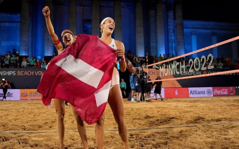 
Анастасия Кравченок и Тина Граудиня _ чемпионки Европы по пляжному волейболу
