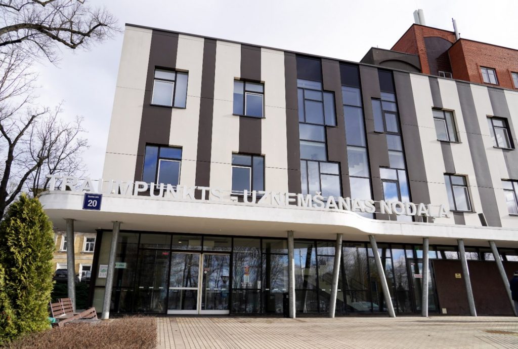 
Traumatoloģijas un ortopēdijas slimnīcā 10.02.2023. tika atklātas jaunas telpas renovētajā operāciju blokā.
