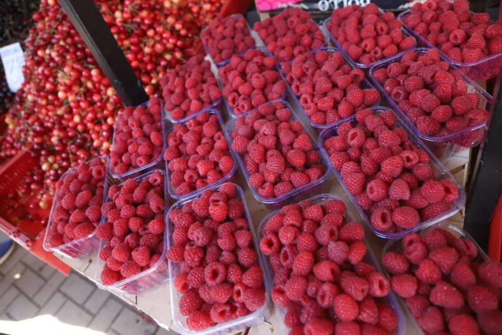 
Rīgas Centrāltirgus – sezonas dārzeņi un ogas
