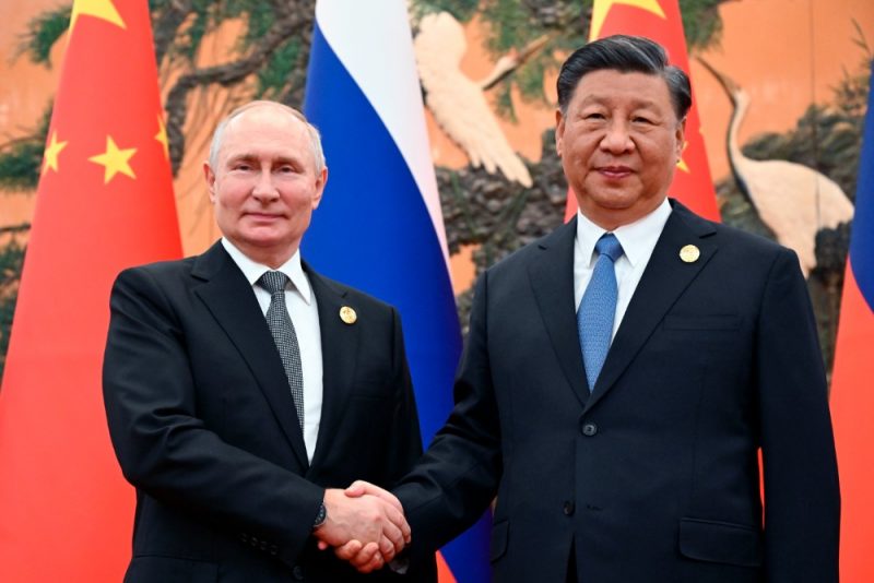 
Krievijas prezidents Vladimirs Putins (foto – no kreisās) un Ķīnas prezidents Sji Dzjiņpins.
