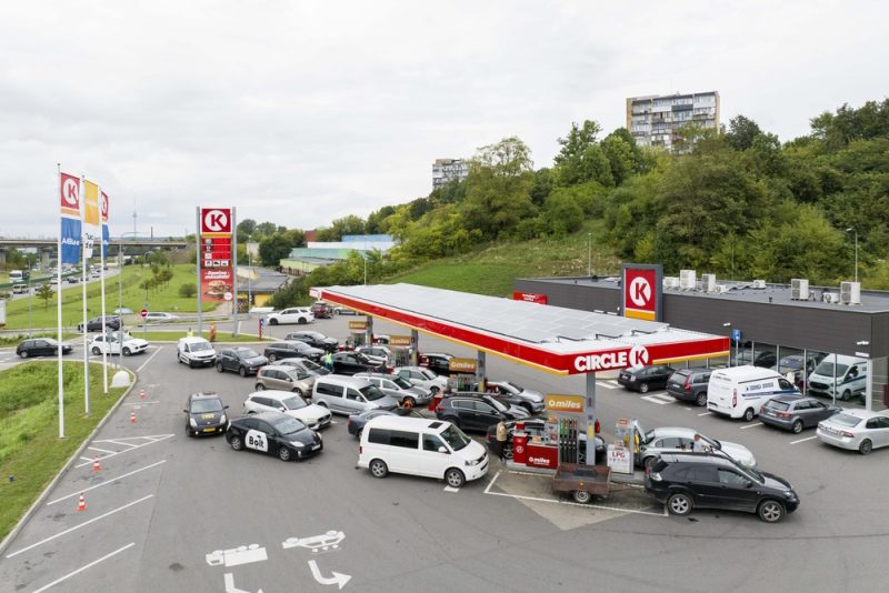 
“Circle K” degvielas uzpildes stacija.
