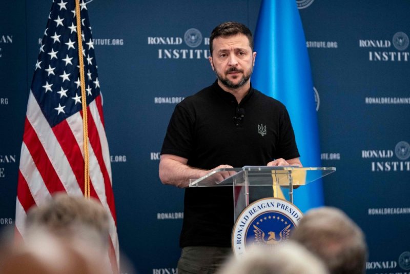 
Ukrainas prezidents Volodimrs Zelenskis saka uzrunu NATO samitā Vašingtonā, ASV, 09.07.2024.
