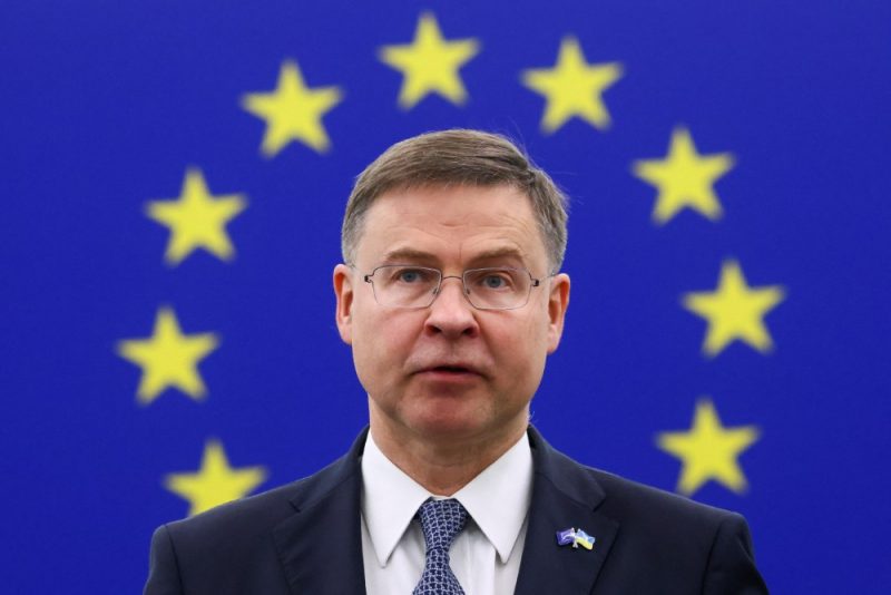 
EK priekšsēdētājas izpildvietnieks Valdis Dombrovsksi (JV).

