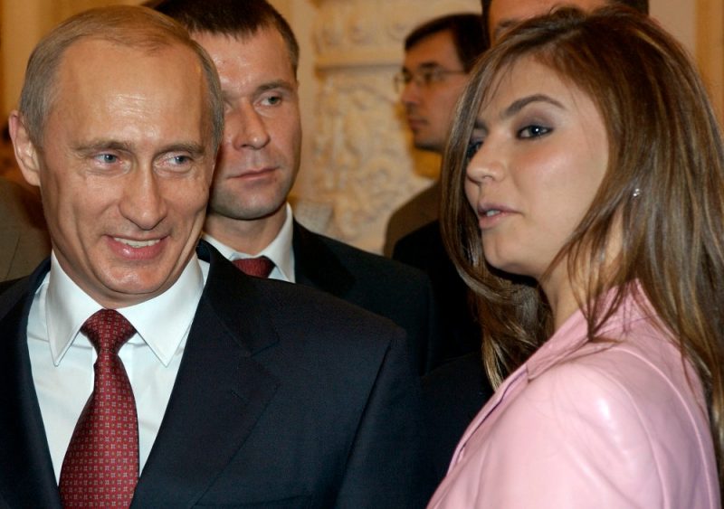 
Президент России Владимир Путин с Алиной Кабаевой
