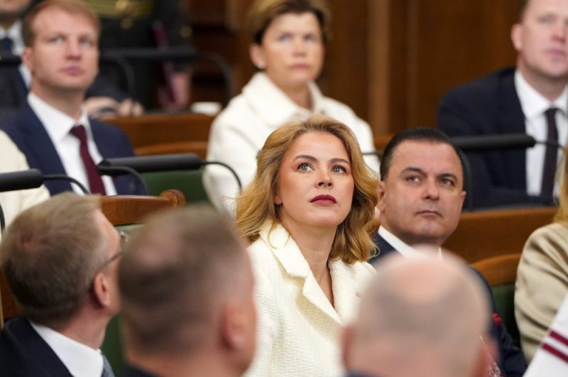 
Ministru prezidente Evika Siliņa Saeimas sēdē.
