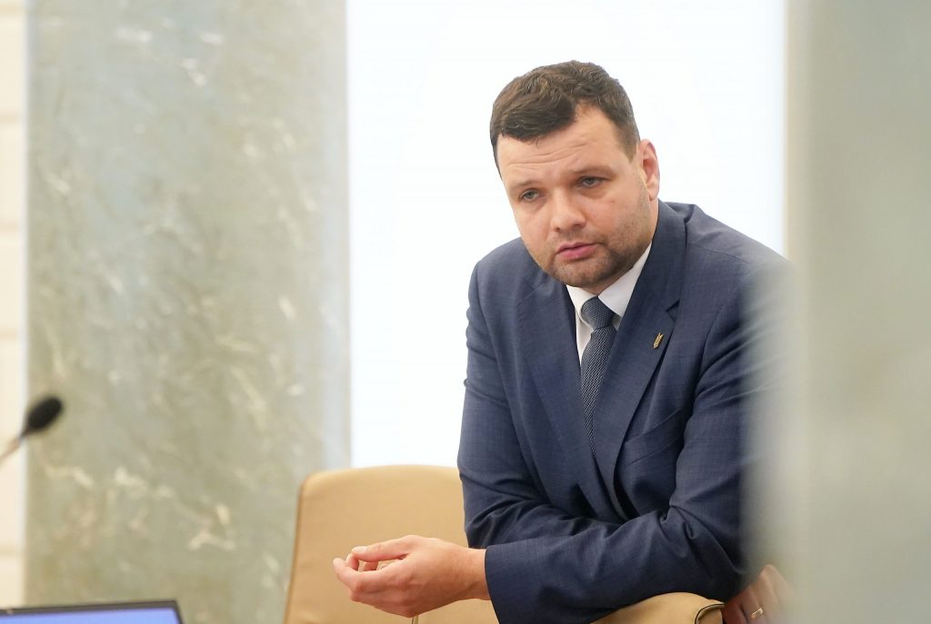 
Labklājības ministrs Reinis Uzulnieks piedalās Ministru kabineta sēdē.
