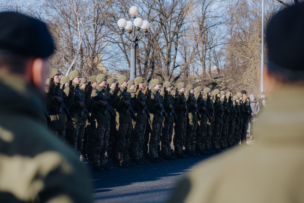 
6 марта в Риге прошла торжественная церемония принесения военной присяги, на которой присягу дают солдаты Службы государственной обороны

