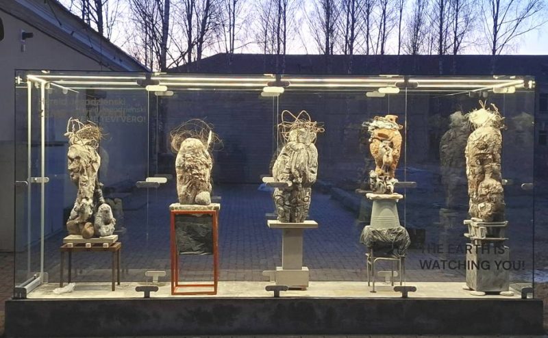 
В галерее “4METRI” проходит новая выставка Харальдса Эгодзенскиса “Земля наблюдает за тобой!”
